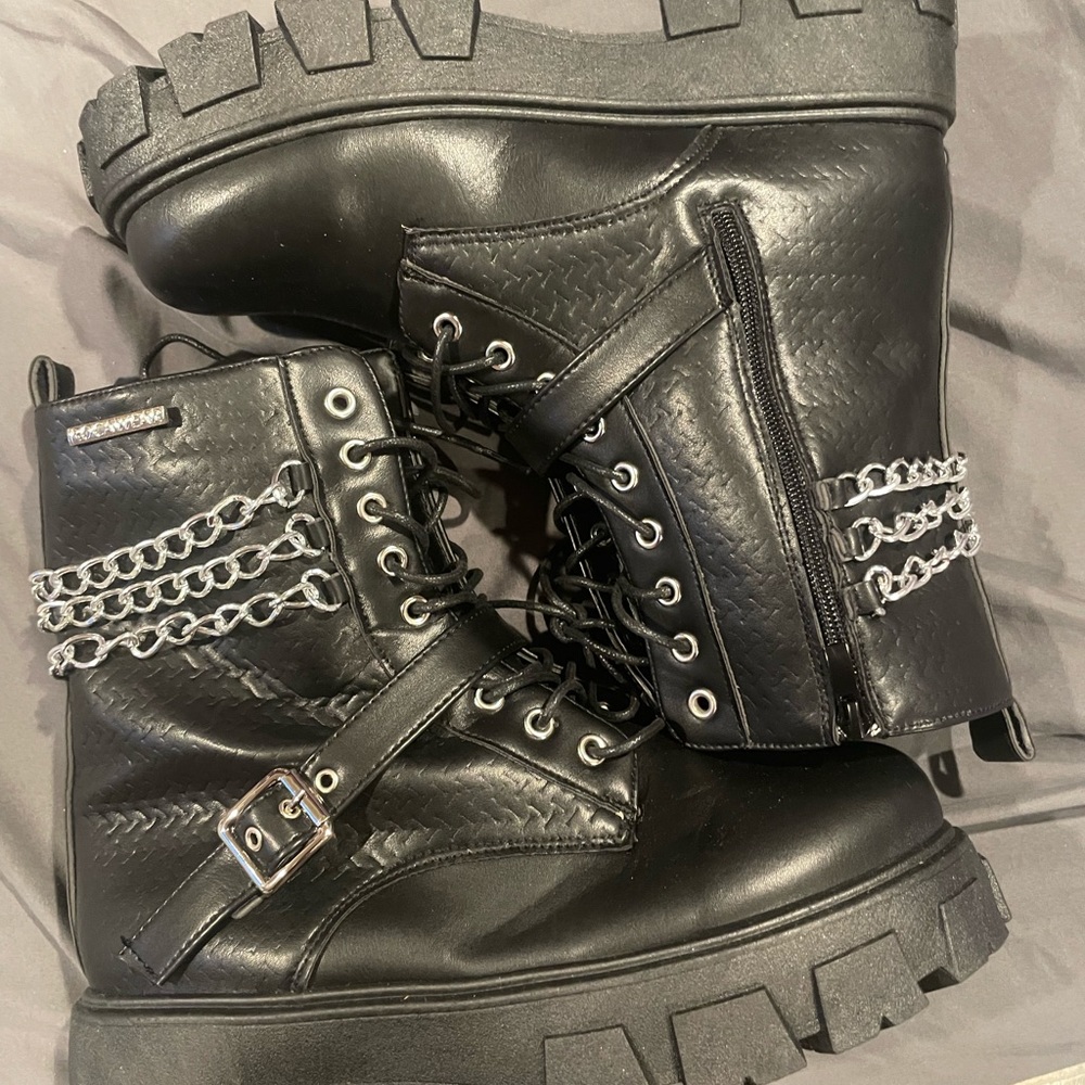 Boots size 11 rocawear